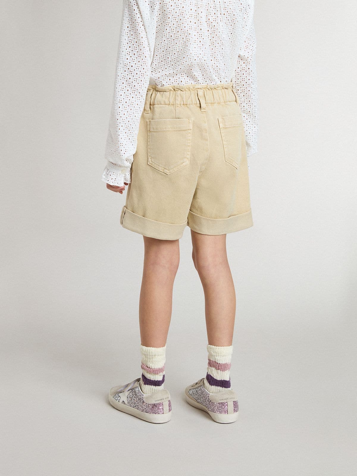 Girls' sand-colored shorts with embroidered logo