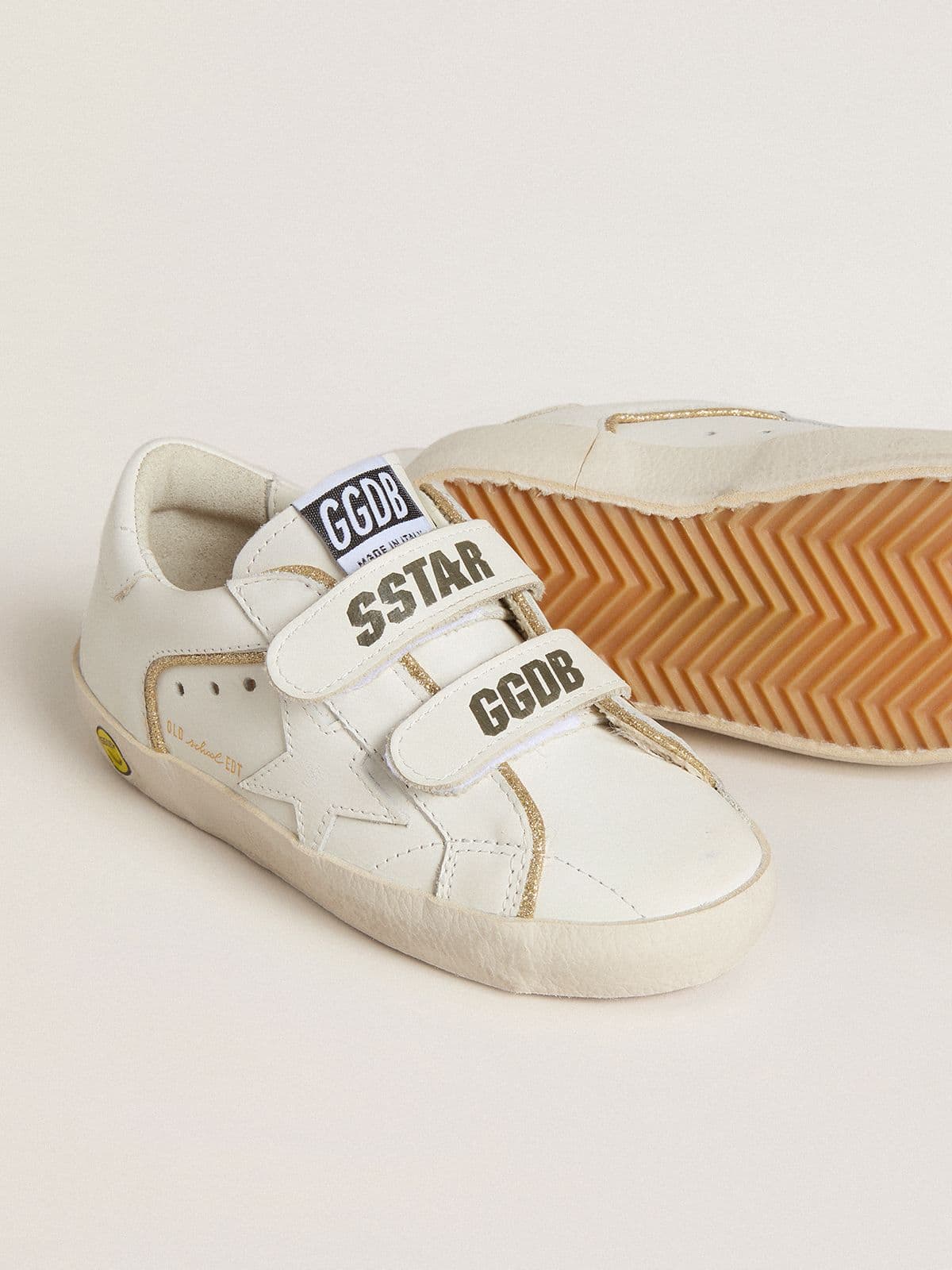 Junior Old School in white leather with gold details