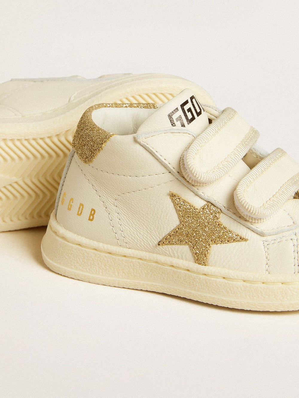 June Junior in white nappa leather with gold glitter star and heel tab