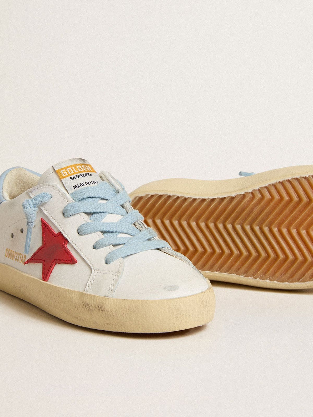 Super-Star Young in white leather with red star and light blue heel tab