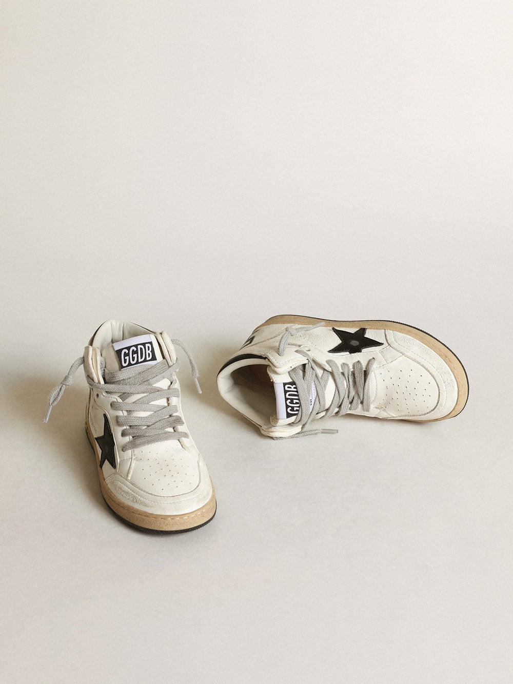 Young Sky-Star in white nappa with black star and heel tab