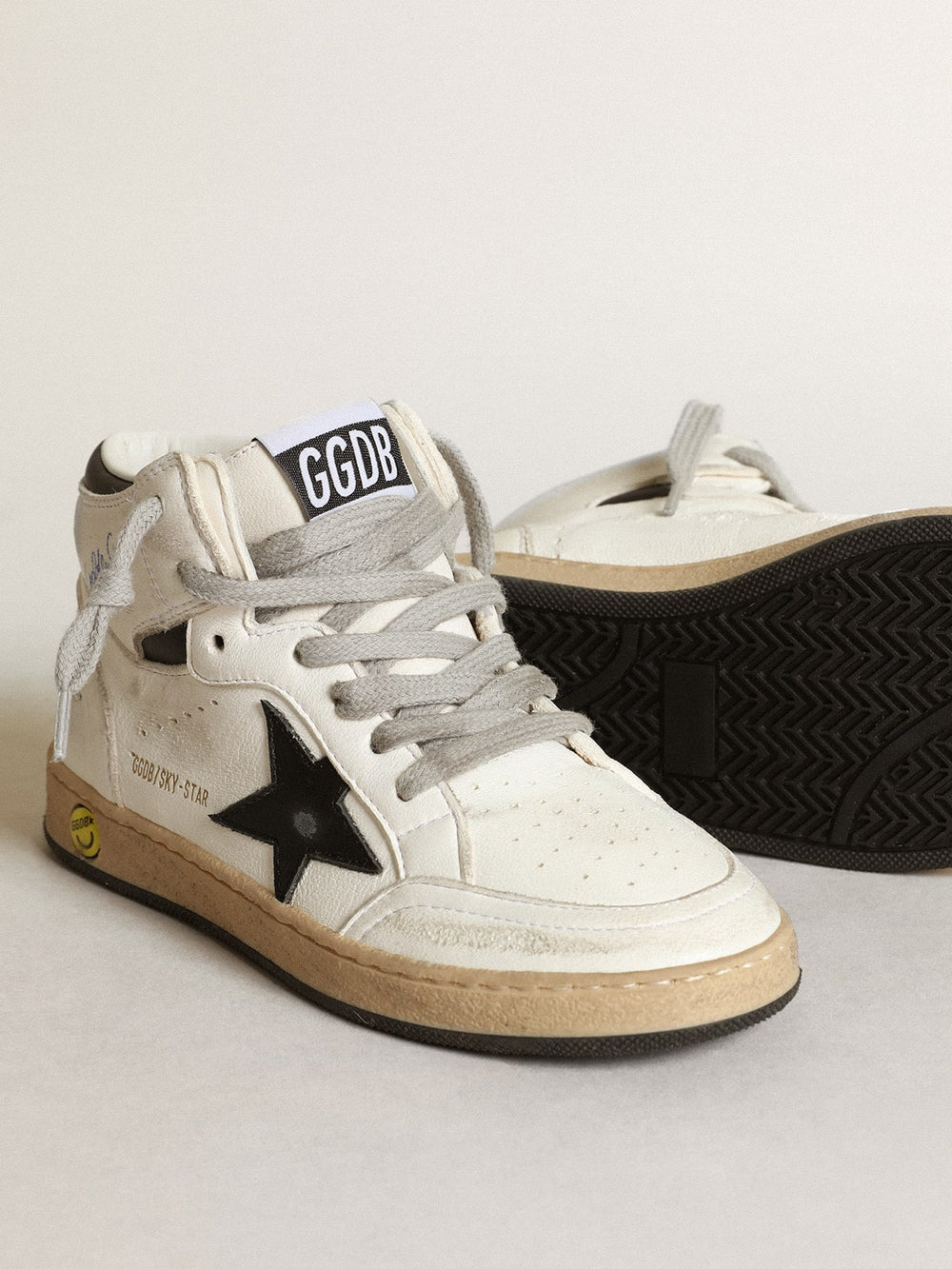 Young Sky-Star in white nappa with black star and heel tab