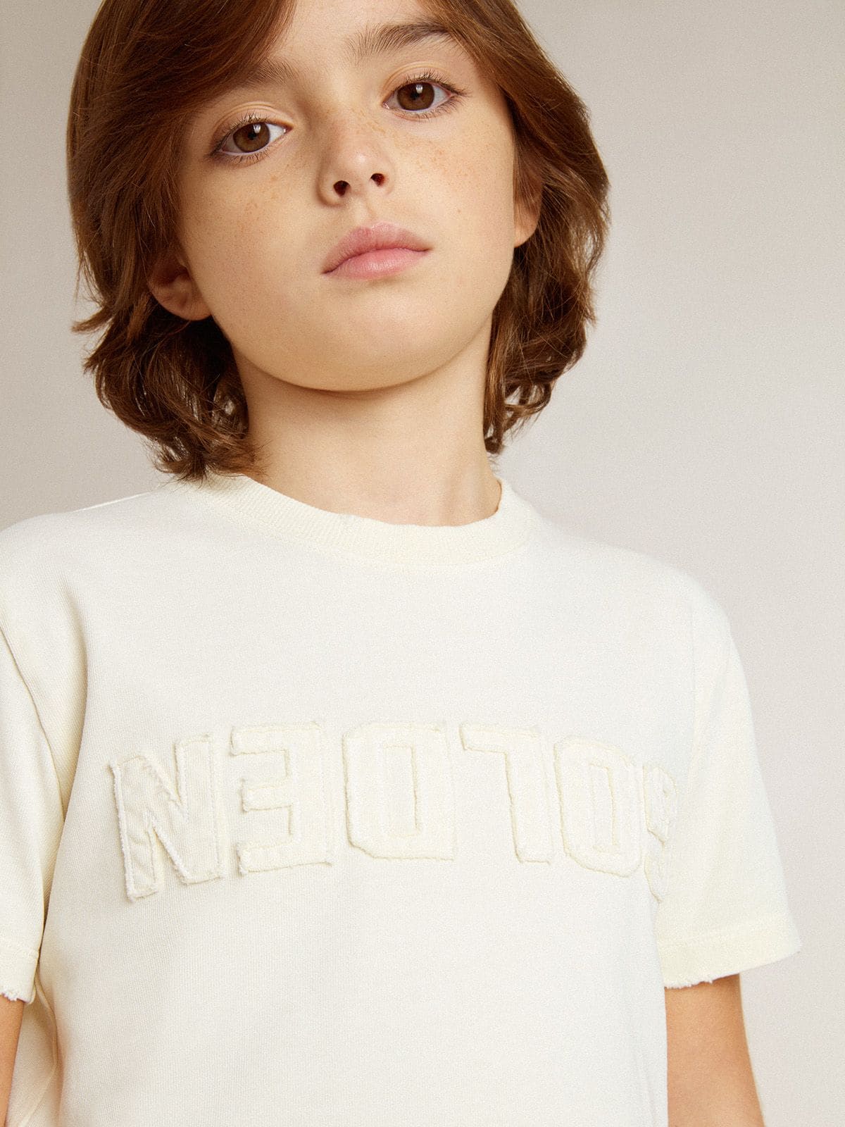 Boys' cream-colored T-shirt with raised logo