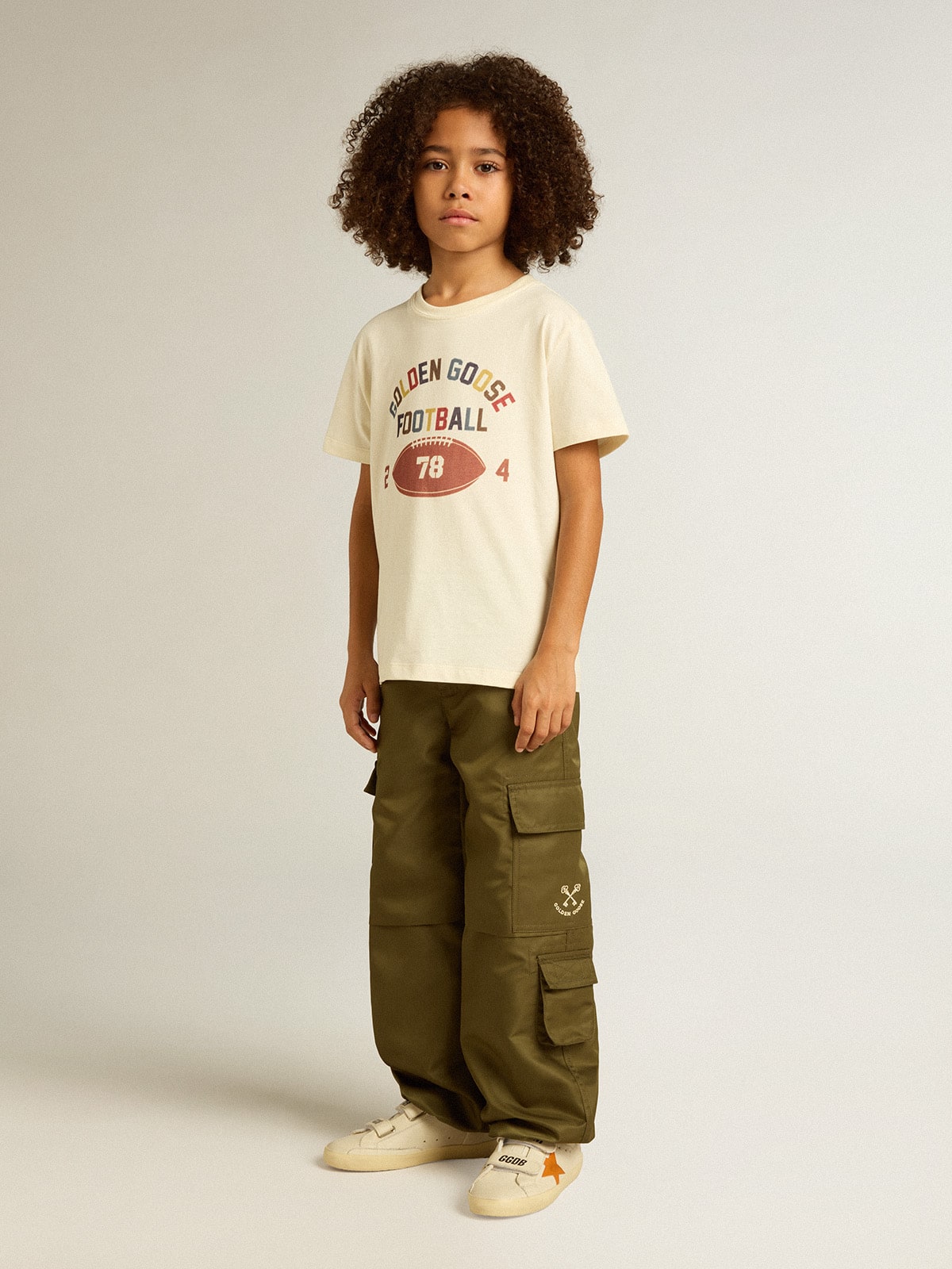Boys’ T-shirt in worn white with multicolor lettering