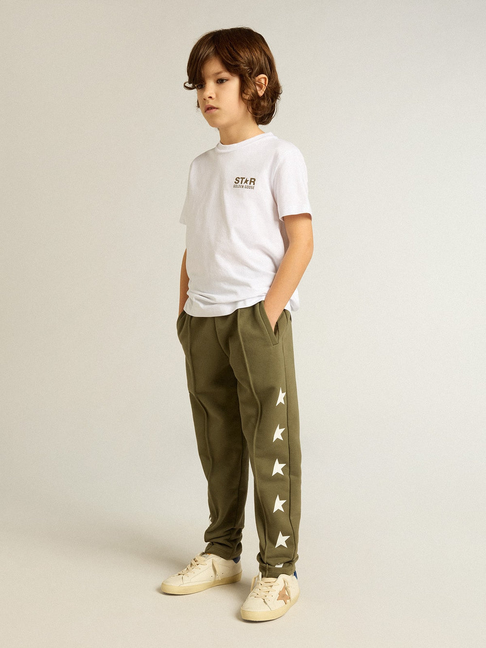 Boys' white T-shirt with contrasting dark green logo and star