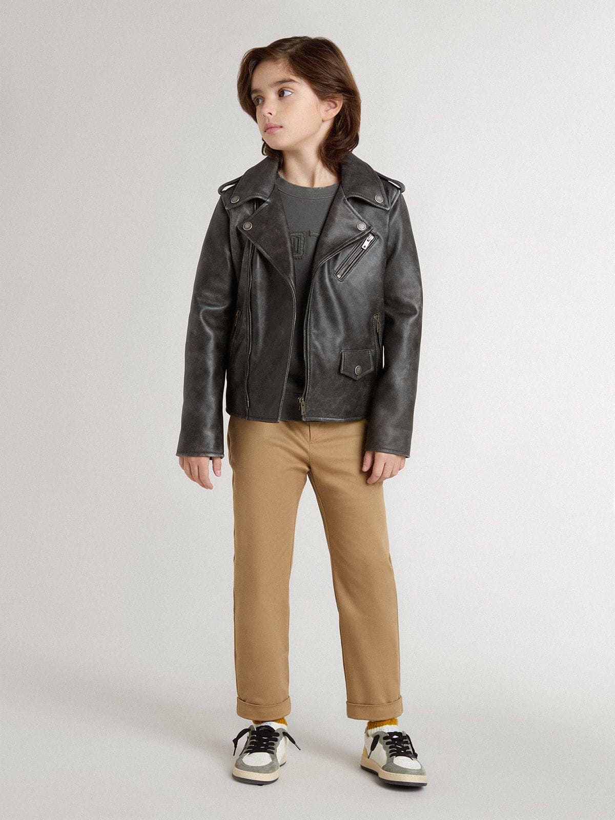 Kids’ chinos in tobacco-colored cotton