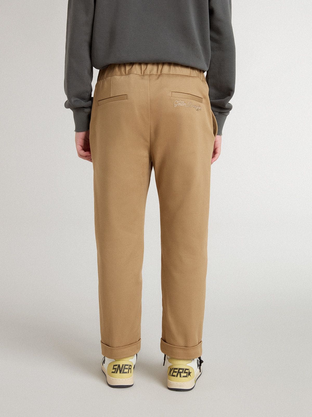 Kids’ chinos in tobacco-colored cotton