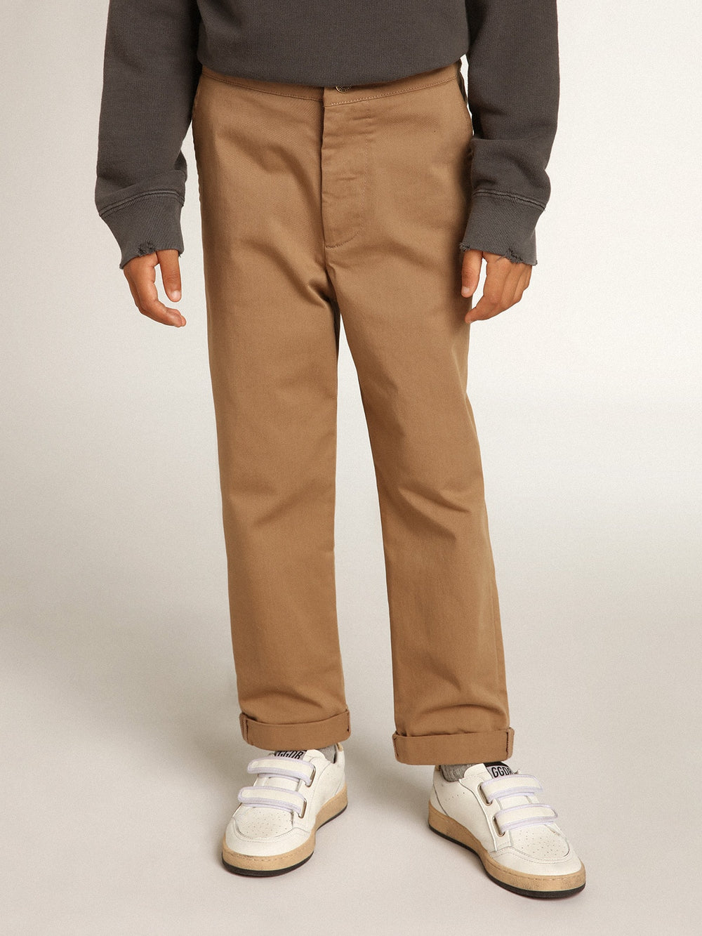 Boys’ chinos in caramel cotton