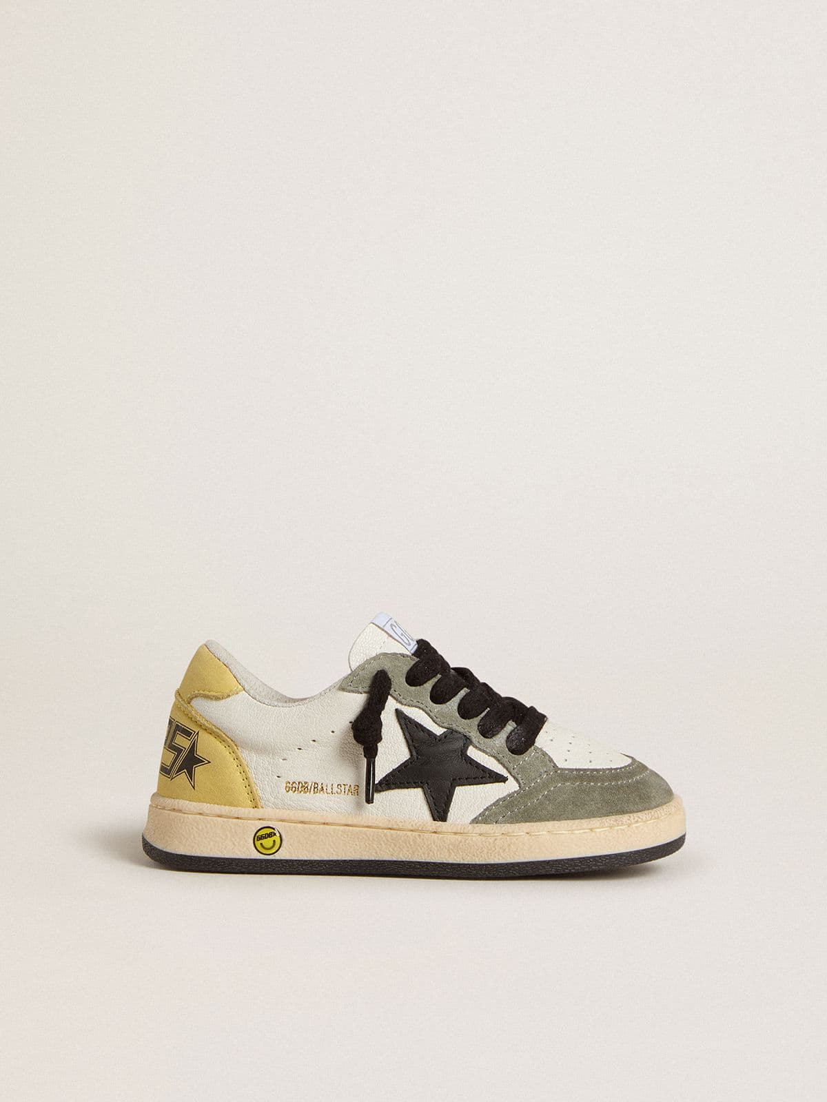 Junior Ball Star in white nappa with dark green suede inserts and black star