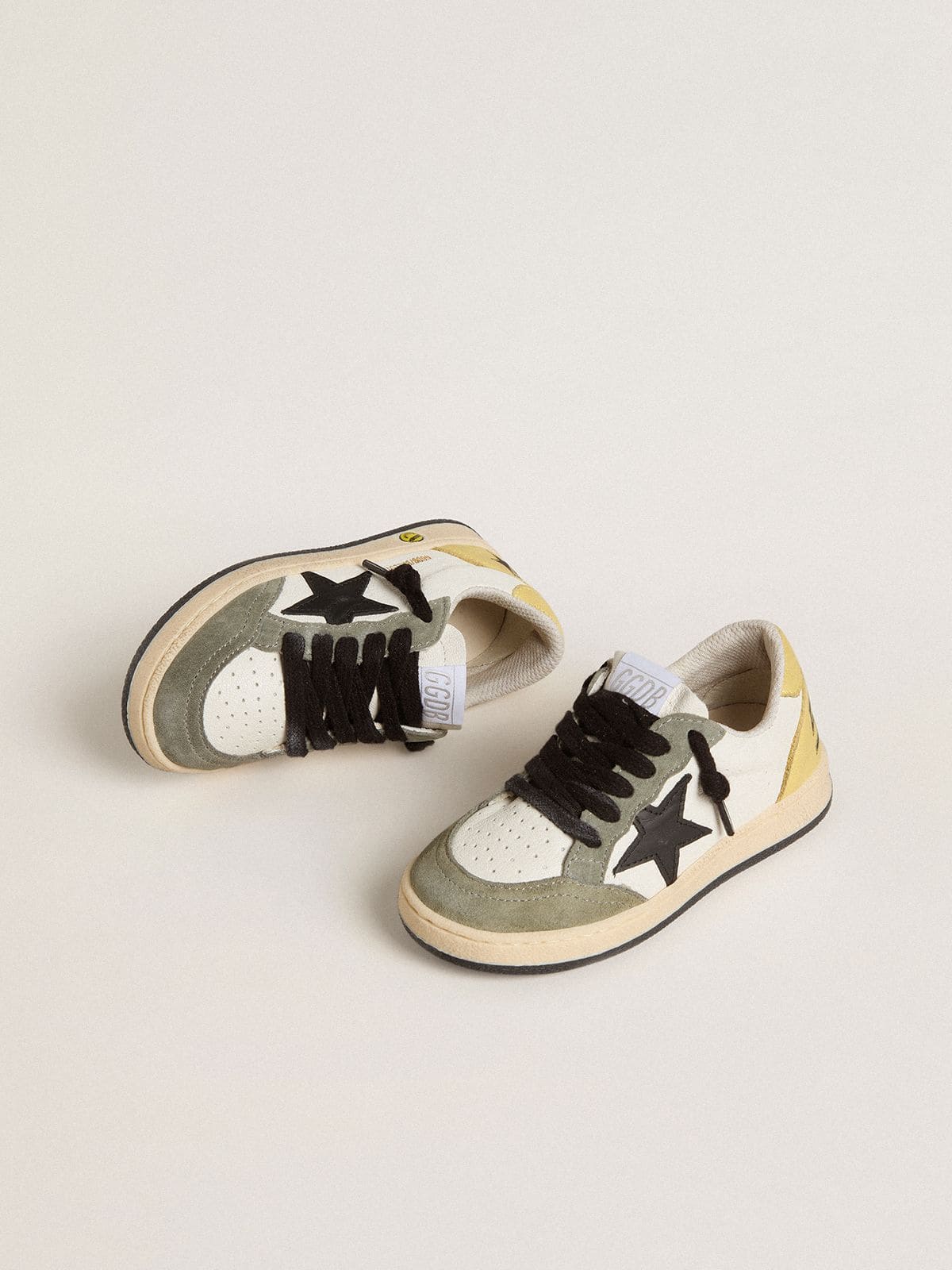 Junior Ball Star in white nappa with dark green suede inserts and black star