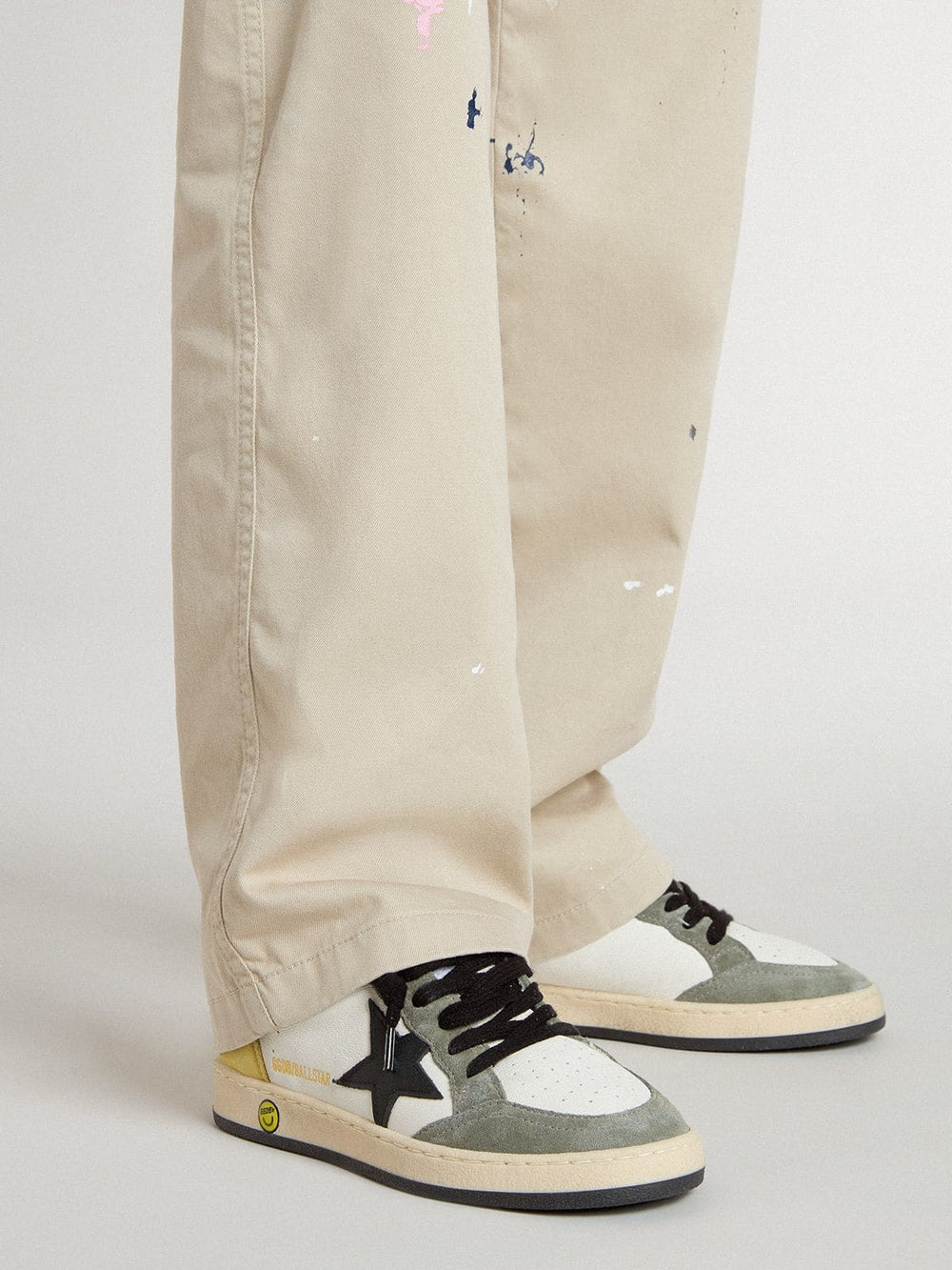 Junior Ball Star in white nappa with dark green suede inserts and black star